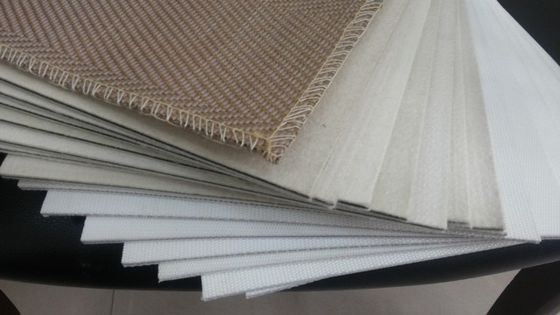 İzolasyon Laminated Pad PVC Kart Laminasyonu Yün Felt Katmanları ve Siyah Silikon Kauçuk