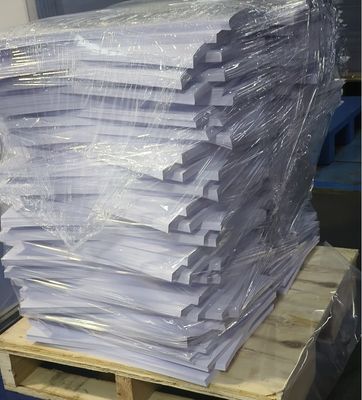 Yüksek çözünürlüklü görüntüler ve özel boyutlar için güçlü soyma dayanıklılığı olan beyaz mürekkep püskürtücüsü basılabilir PVC levhası