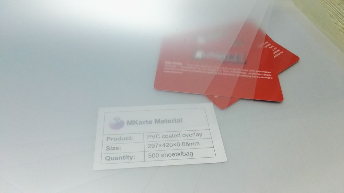 Yüksek dayanıklılıklı PVC kaplı üst katman, yaşlanma süresi 65C Temperatür / 95% Nemlilik > 200 Saat ve laminasyondan sonra şeffaf